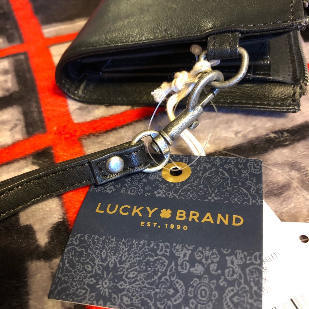 ❗️SOLD❗️NWT Lucky Brand Black Leather wristlet - Picture 2 of 8